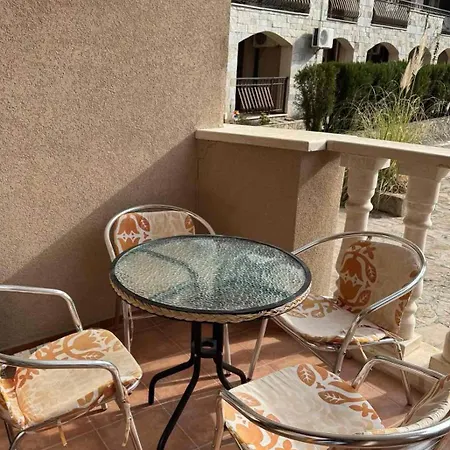 Kalia, Sunny Apartment